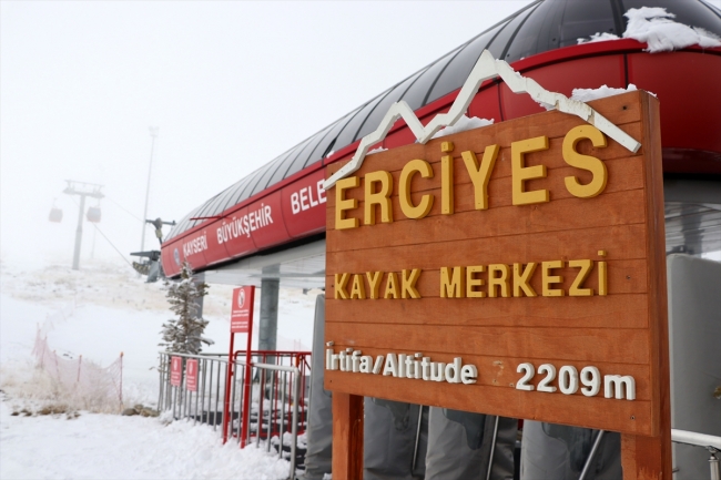 Erciyes'te kar kalınlığı 20 santimetreye ulaştı